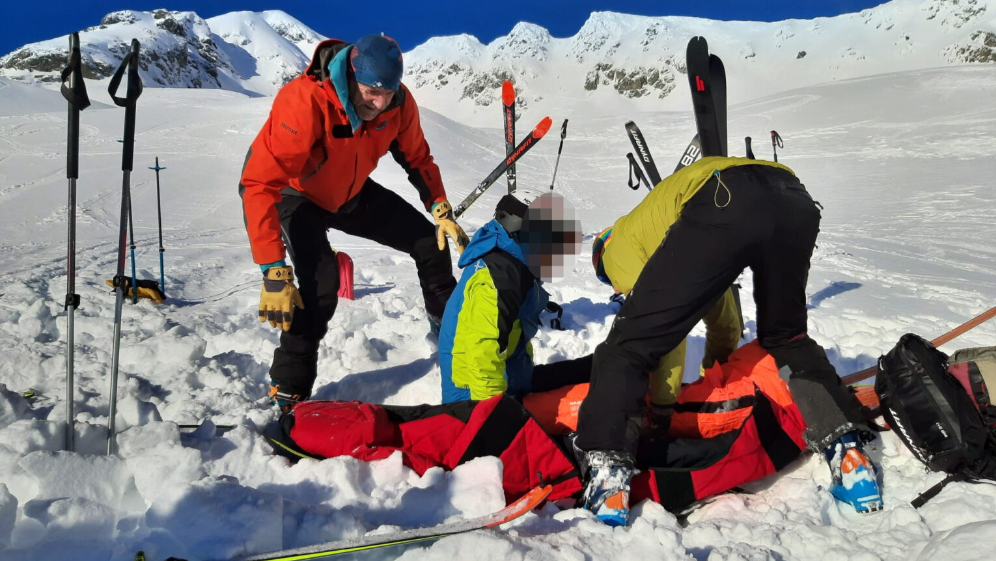 HZS ratuje narciarza