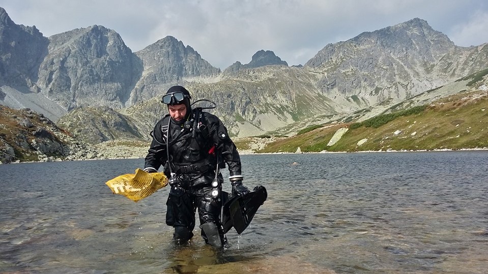 czyszczenie jezior w Tatrach
